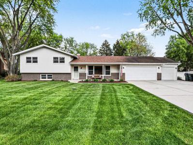 10S287 Alma Lane, Naperville, Illinois 60564, USA