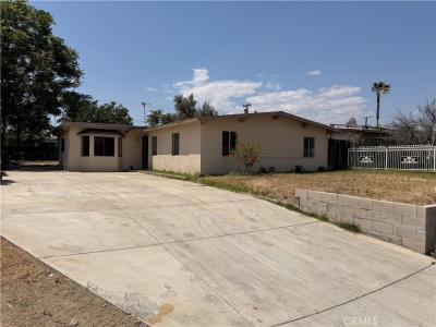 9762 Williams, Bloomington, Kalifornia 92316, USA