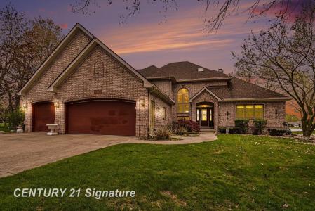 1944 E Lake Circle, Saginaw, Michigan 48609