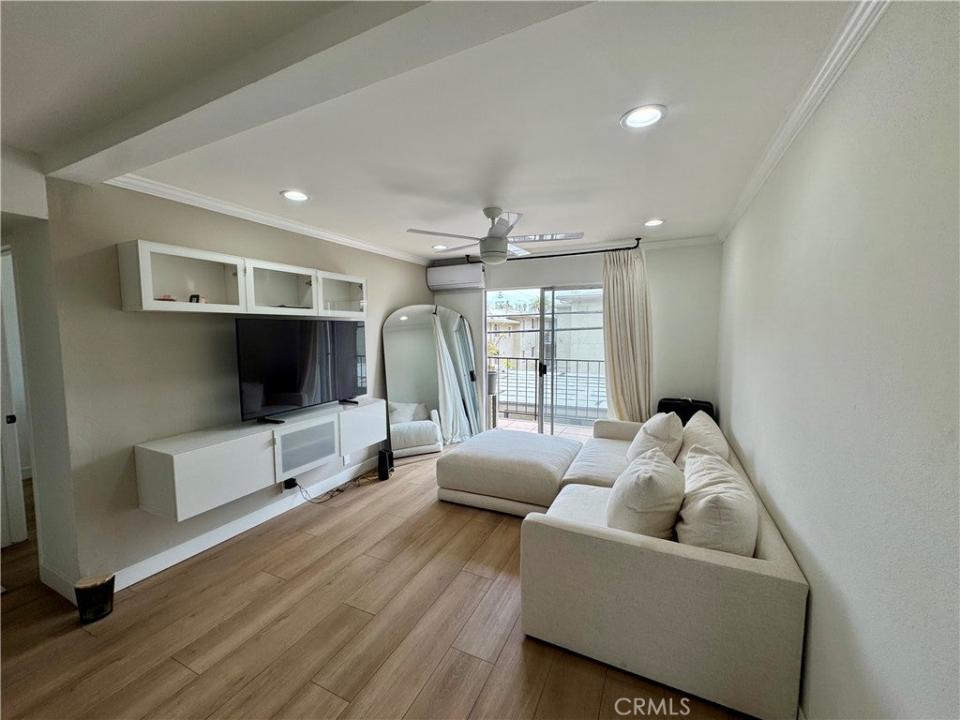 460 Golden #211, Long Beach, California 90802