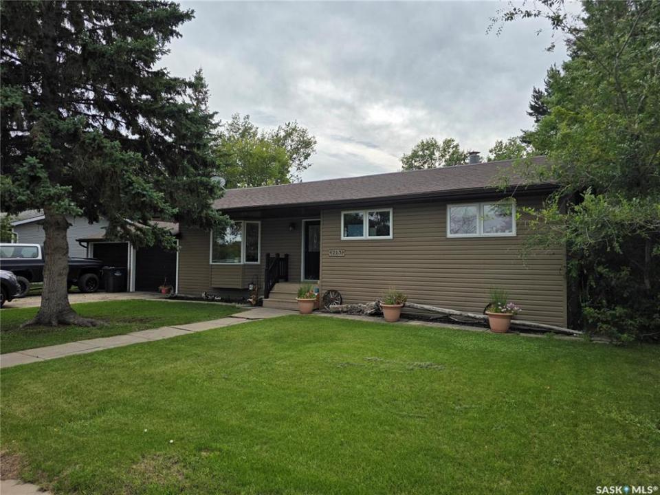 213 9TH STREET E, Wynyard, Saskatchewan S0A 4T0, Canada
