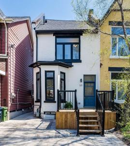 369 PACIFIC AVENUE, Toronto, Ontario M6P 2R2, Canada