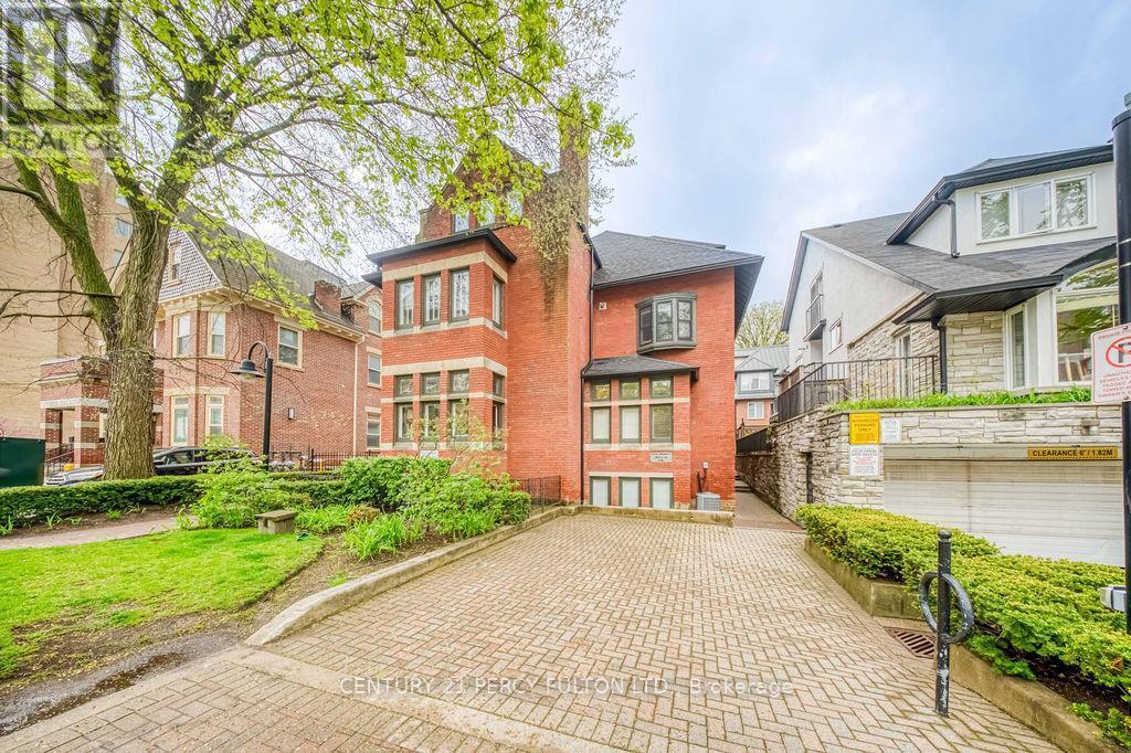 228 ST. GEORGE STREET, Toronto (annex), Ontario M5R 2N5, Canada