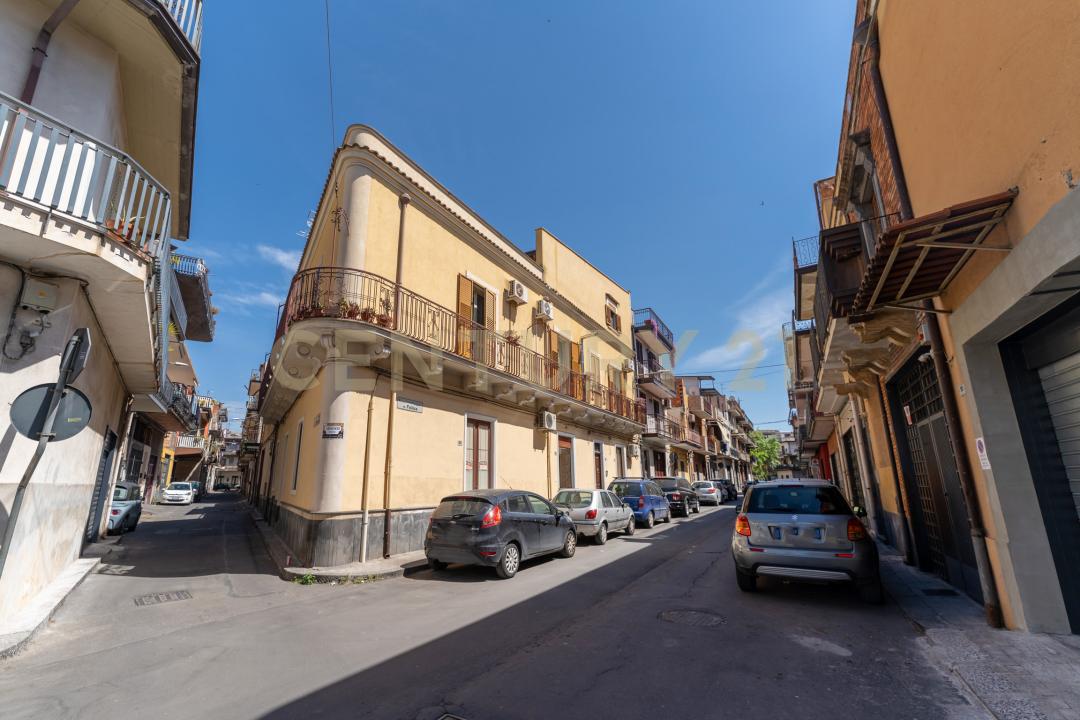 Via Fallica, Paternò, Sicilia 95047, Italia