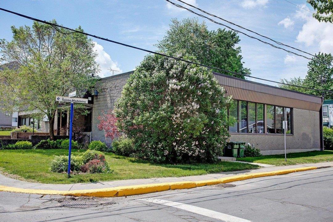64-66 Rue St-Viateur, Rigaud, Quebec J0P 1P0, Kanada