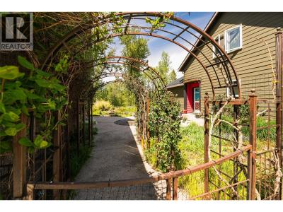 1067 SIMMONS ROAD, Creston, British Columbia V0B 1G7, Canada
