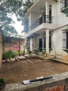 Pedro Gual Venta de Quinta a remodelar el la Urbanizacion El Trigal, Valencia, Carabobo 00001, Venezuela