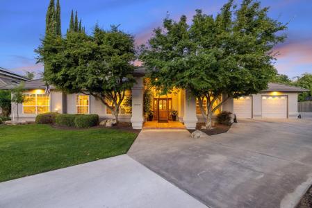 2833 E Laura Court, Visalia, California 93292, USA