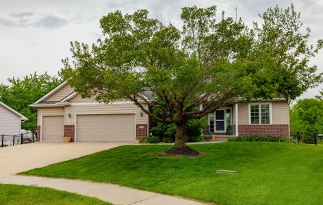 4209 127th Circle, Urbandale, Iowa 50323, USA