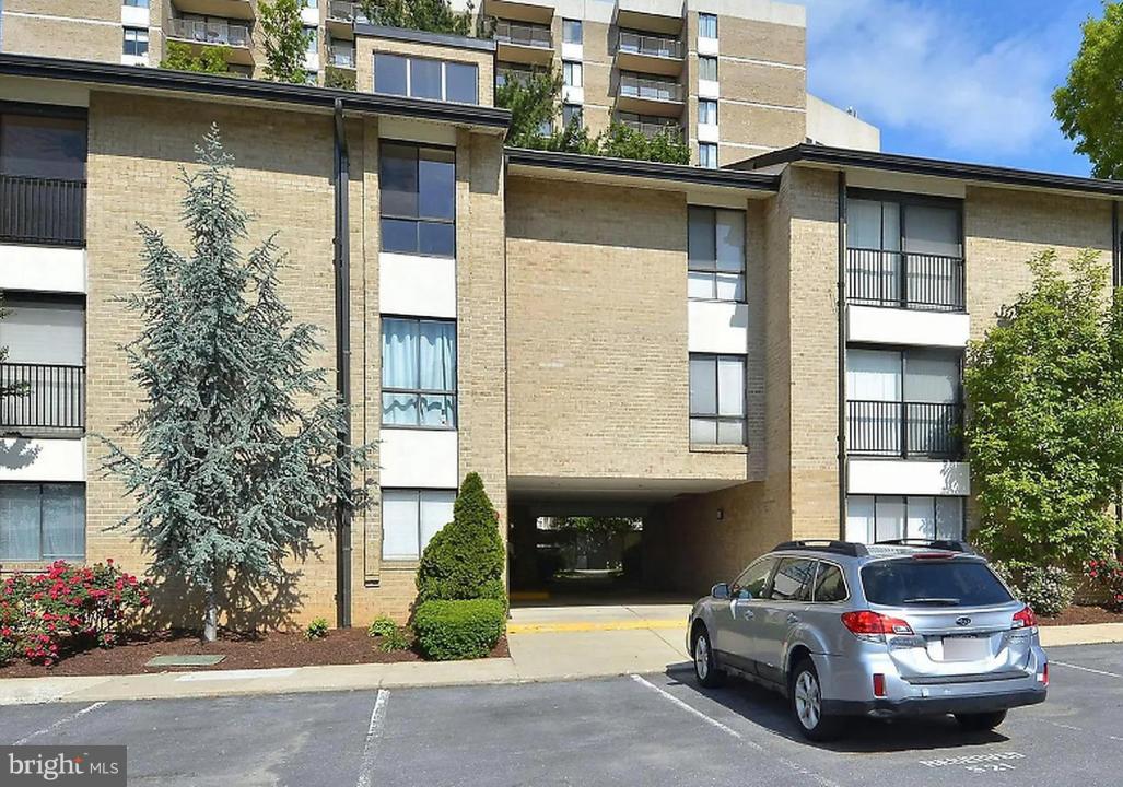 10 Monroe Street Unit# 10-302, Rockville, Maryland 20850, États-Unis