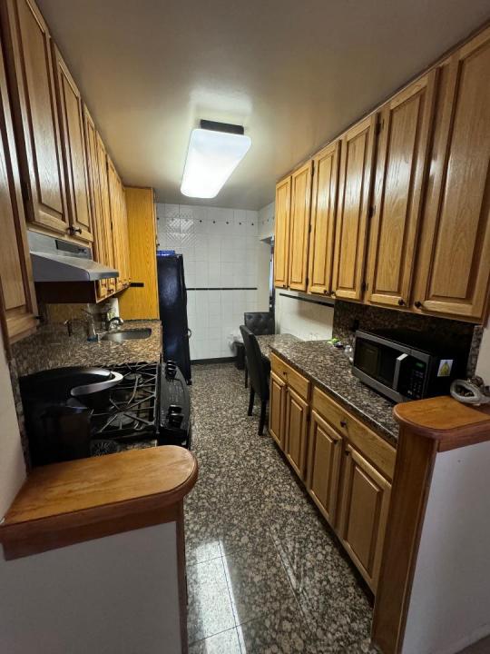 151-15 84th Street 3H, Howard Beach, New York 11414, USA