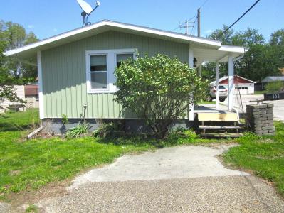 105 N Perry, Carlock, Illinois 61725, USA