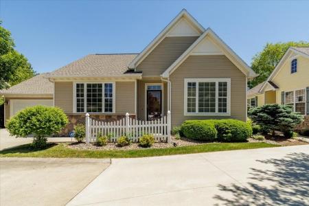 12703 Sunflower Drive, Urbandale, Iowa 50323, USA