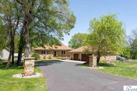 1524 Squirrels Nest Road, Kasota, Minnesota 56050, USA