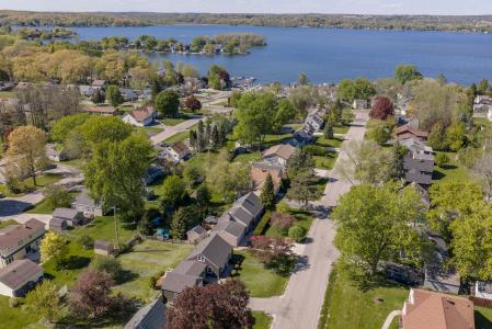 W271N2563 Pear Tree Ln, Pewaukee, Wisconsin 53072, USA