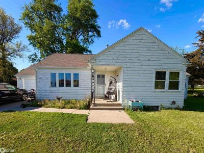 210 W Cedar Street, Hubbard, Iowa 50122, USA