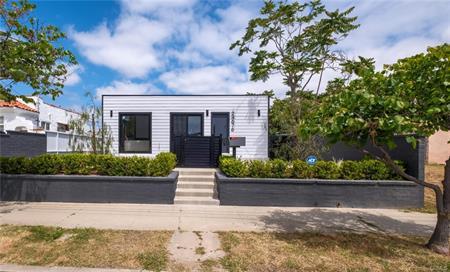 24676 Woodward Avenue, LOM, California 90717, USA