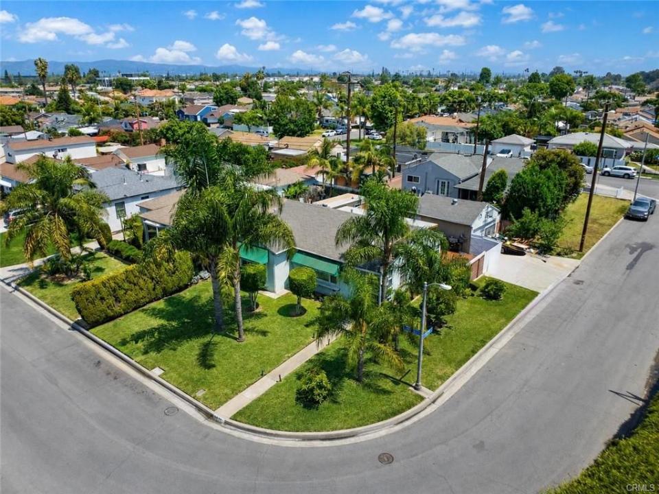 8734 Parrot Avenue, Downey, Ca, California 90240
