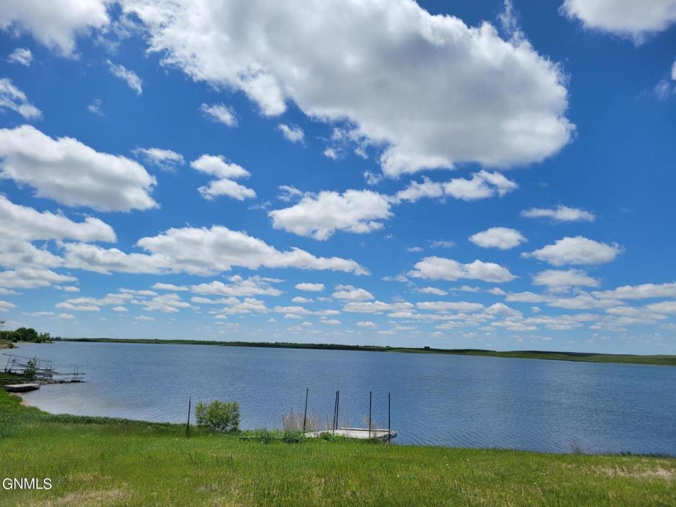 9647 North Shore Drive, Ashley, North Dakota 58413, USA