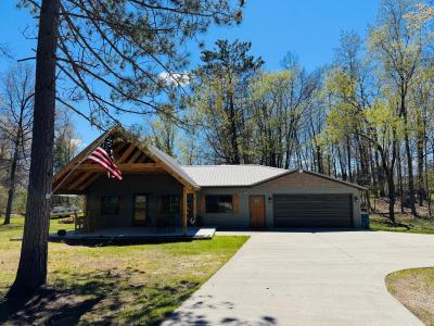 147 Snowflake Way, Houghton Lake, Michigan 48629, USA