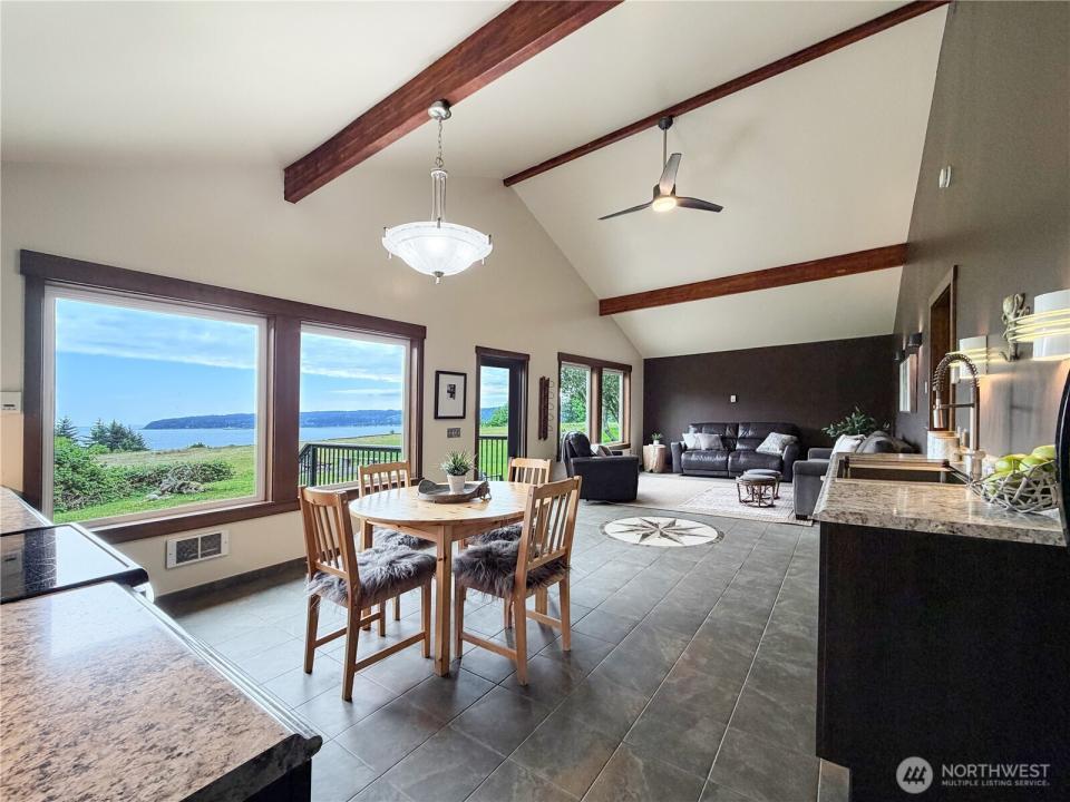 17 B Whidbey Island Drive, Hat Island, Waszyngton 98206, USA