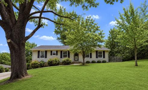 916 Beacon Dr, Clarksville, Tennessee 37043, USA