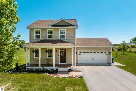 338 Kratky Drive, Traverse City, ميشيغان 49696, الولايات المتحدة