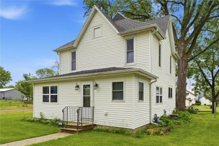 216 Lewis Street, Mt Auburn, Iowa 52313, USA