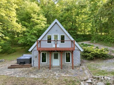 98 Sparkling Springs Road, Fairview, North Carolina 28730, USA