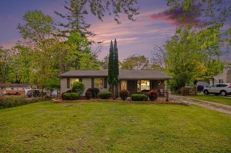 22531 Leewright Avenue, Southfield, Michigan 48033, USA
