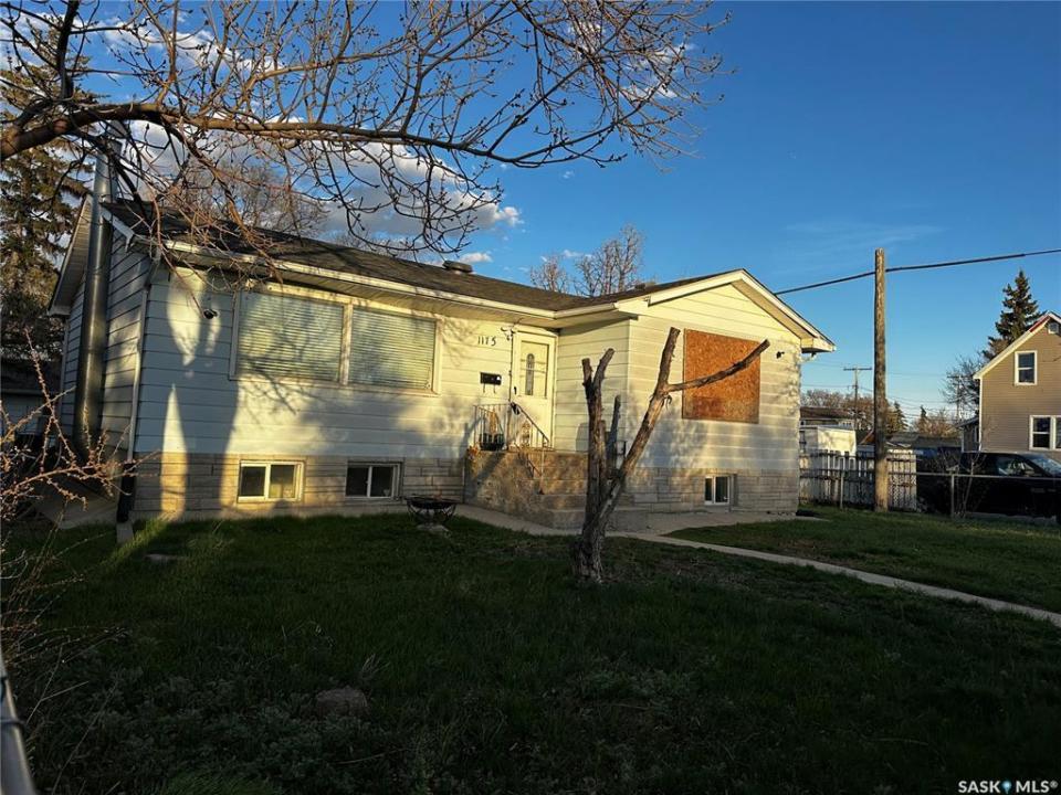 1175 WALLACE STREET, Regina, Saskatchewan S4A 1K8, Canadá
