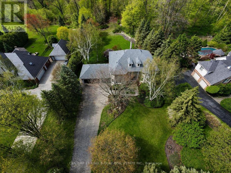 110 CRAWFORD CRESCENT, Milton (campbellville), Ontario L0P 1B0, Canada