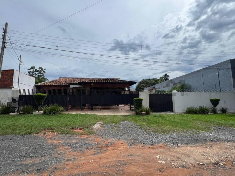 Lapacho casi Azteca , Mariano Roque Alonso, Central 00001, Paraguai