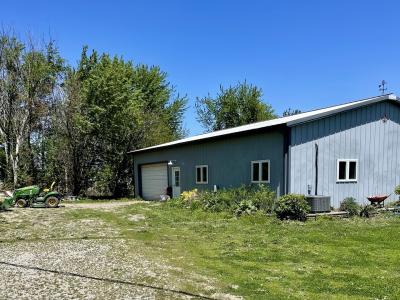 14681 Toadhill Rd., Wapella, Illinois 61777, USA