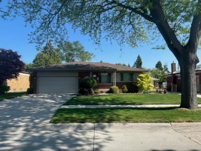 11151 Irvington, Warren, Michigan 48093, USA