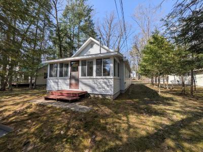 212 Clare Boulevard, Roscommon, Michigan 48653
