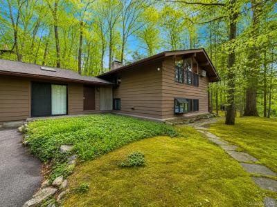 80 Clinton Road, Tuxedo Park, NY 10987, USA