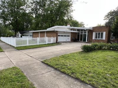 616 Seneca Drive, Aurora, Illinois 60506, USA