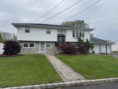 79 Monarch Avenue, West Babylon, NY 11704, USA