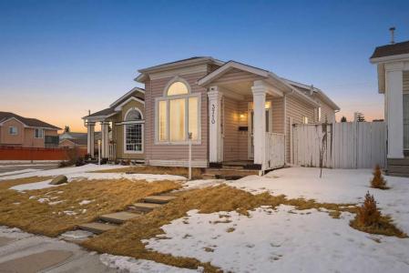 3710 CATALINA BOULEVARD NE, Calgary, Alberta T1Y 6W6, Canada