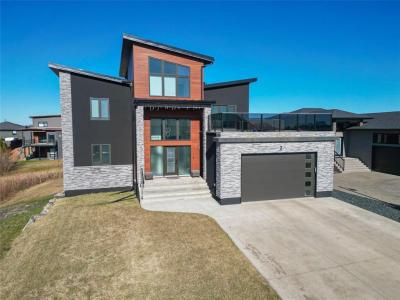 2 OAKVIEW STREET, Brandon, Manitoba R7C 0C6, Canada