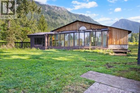 16465 WADDS ROAD, Crawford Bay, Colombie-Britannique V0B 1E0, Canada