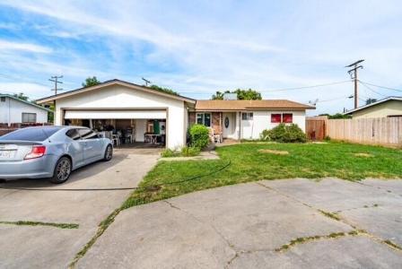 2615 N Quail Drive, Visalia, California 93291, USA