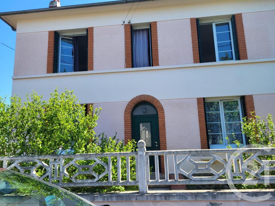 Montlucon, Auvergne 03100, Pháp