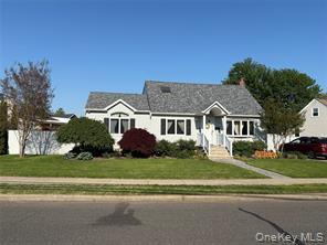 104 Phyllis Drive, Lindenhurst, NY 11757, USA