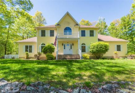 14 Glen Rock Circle, Highland, NY 12528, USA