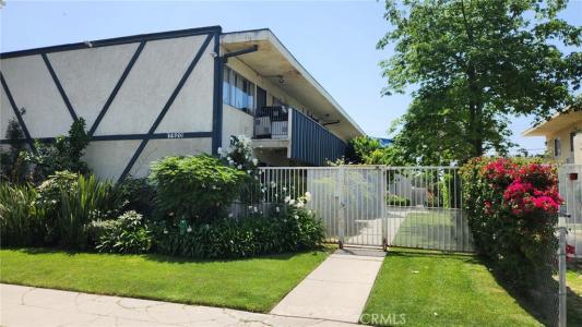 17920 Schoenborn Street, Northridge, California 91325, USA
