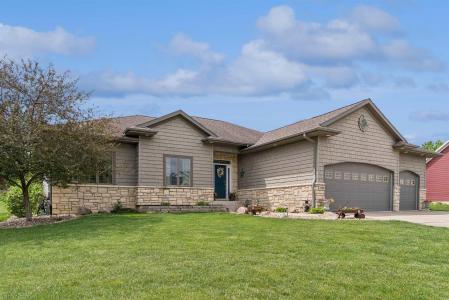 2709 Falcon Lane, Cedar Falls, Iowa 50613, USA