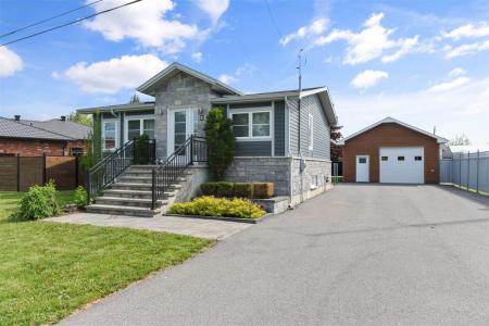 1  Rue Perron, Salaberry-de-Valleyfield, Quebec J6S 5Z4, Canada