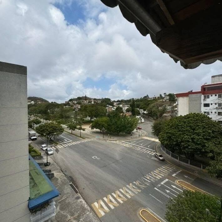 Av Ppal Cumbres de Curumo Edif, Caracas, Miranda 1080, Venezuela